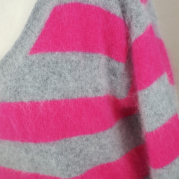 MODA‎ International - Pink & Gray Angora Sweater - Picture 4 of 6
